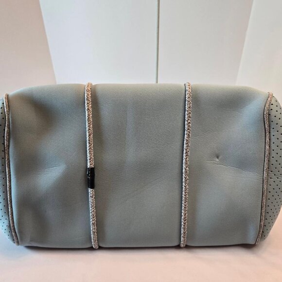 QOGiR Neoprene Multipurpose Gym Bag Tote with Inner Zipper Pockets -Light Blue - Picture 9 of 14